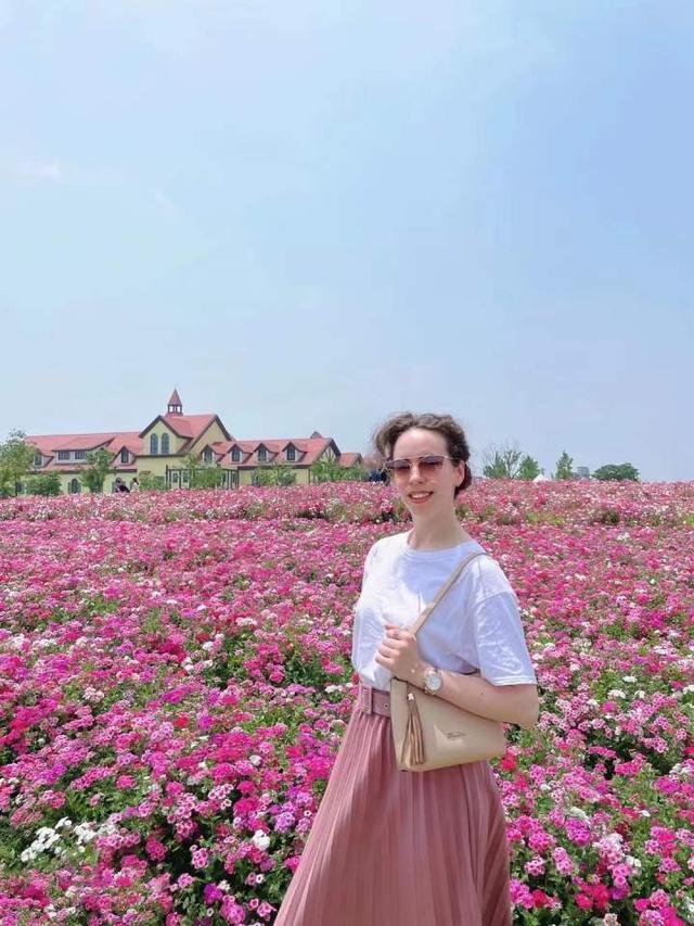 穿汉服逛西塘，向家乡朋友“安利”麦芽塌饼！乌克兰美女用这种方式爱嘉善