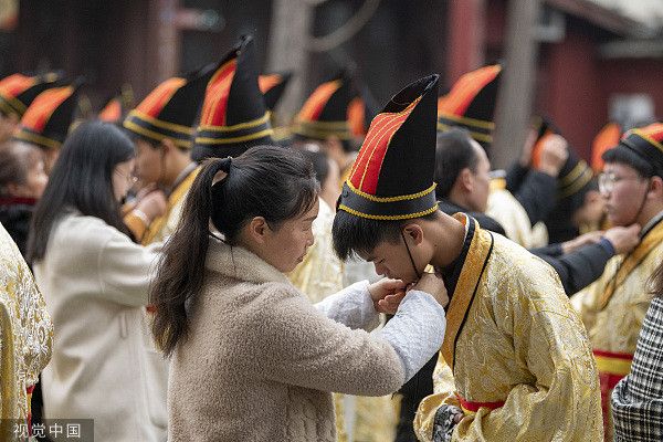 四川犍为：72名学子身穿汉服举行成人礼