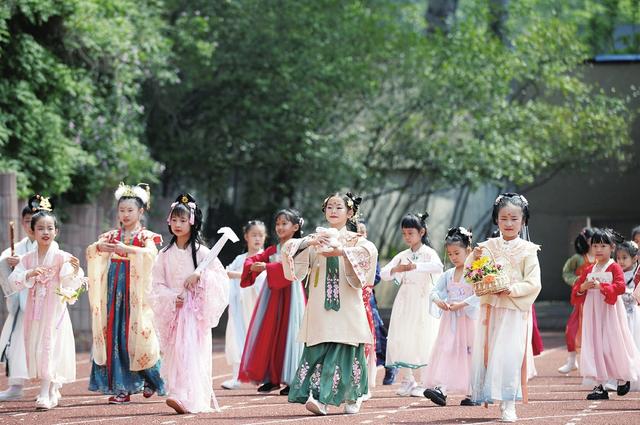 春日秀霓裳 历下实验小学举办华服文化节