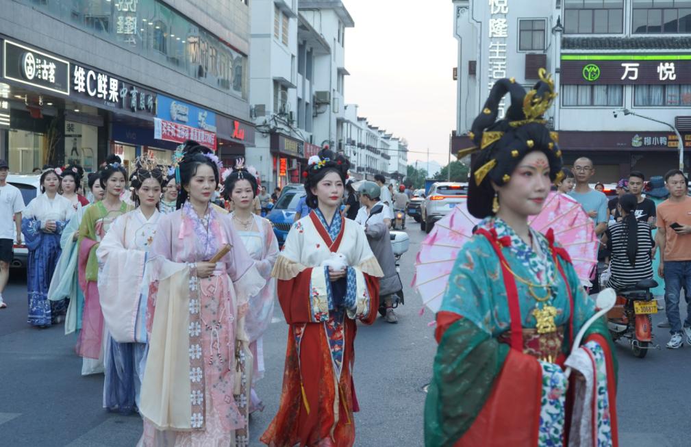 汉服盛宴！“江南第一家”中秋活动太潮了……